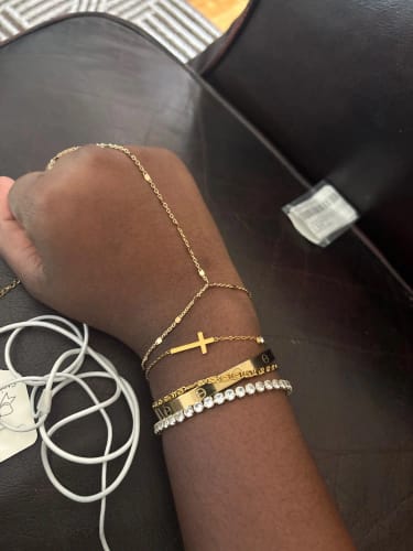 Customer photo review of Aira East Chain Bracelet