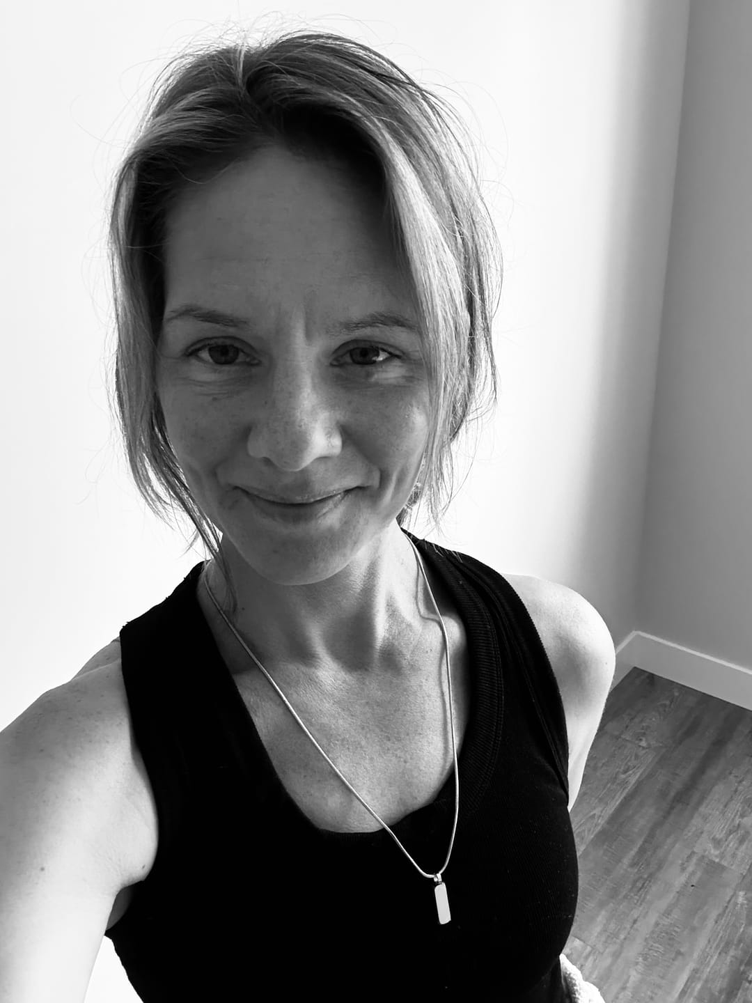 Customer photo review of Minimal Pendant & Square Chain