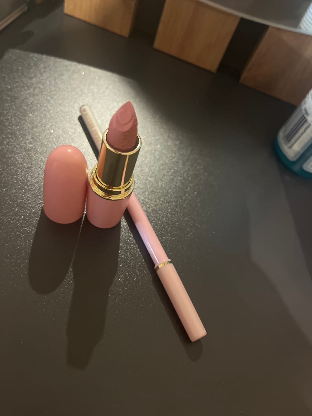 Reseña de la foto del cliente del kit de lápiz labial y delineador de labios Kiss and Makeup de P. Louise