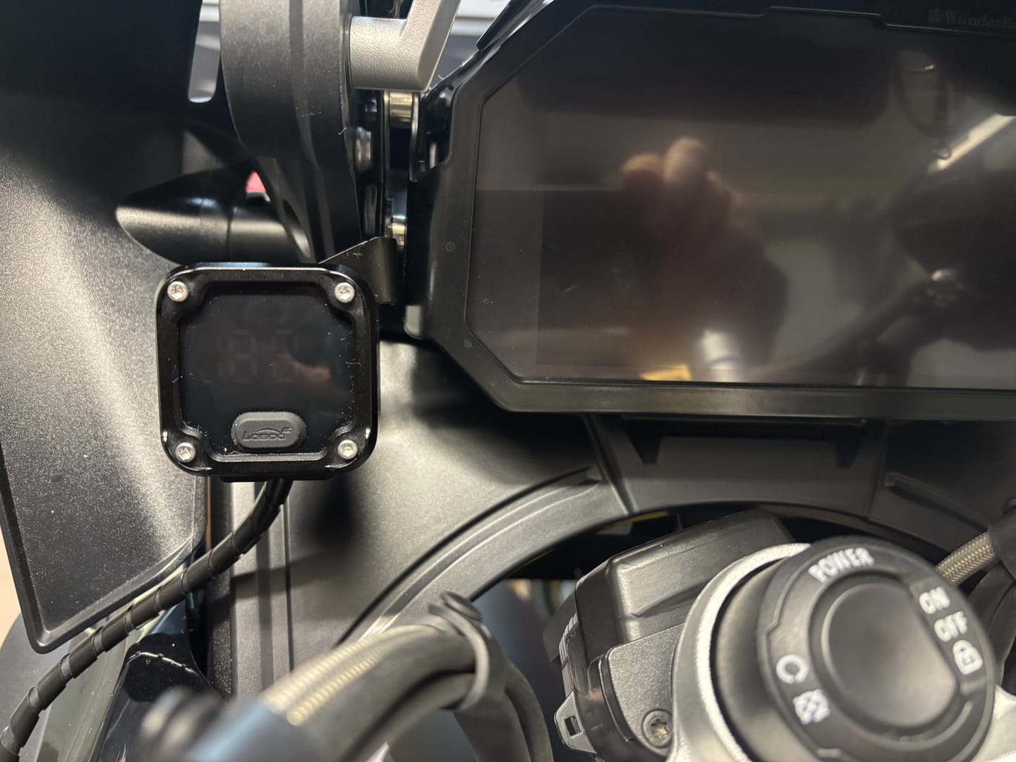 Customer photo review of C36 Motorcycle Bi-Directional Battery Charger – 100W PD Fast Charge, Real-Time Voltage Display, IP67 Waterproof, Lead-Acid Repair, Mirror/Adhesive Mount