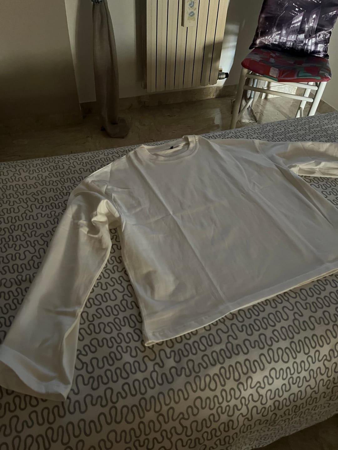 Customer photo review of Longsleeve Cropped Blanks 220GSM Off White
