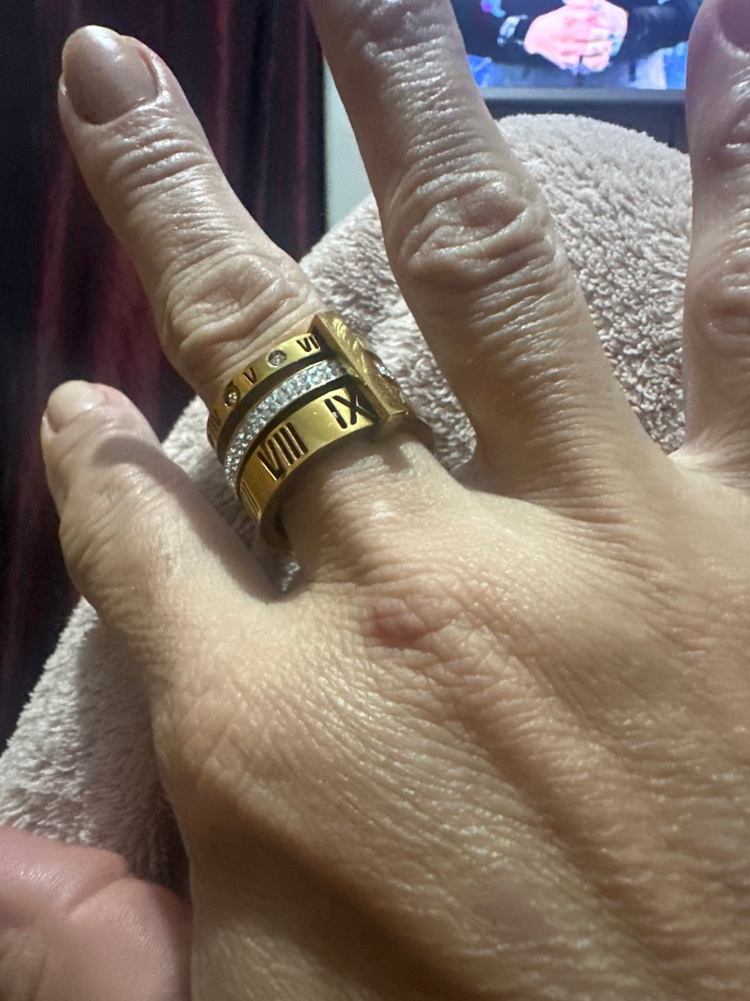 Customer photo review of Anel Aro Triplo Algarismo Romano Banhado em Ouro 18K