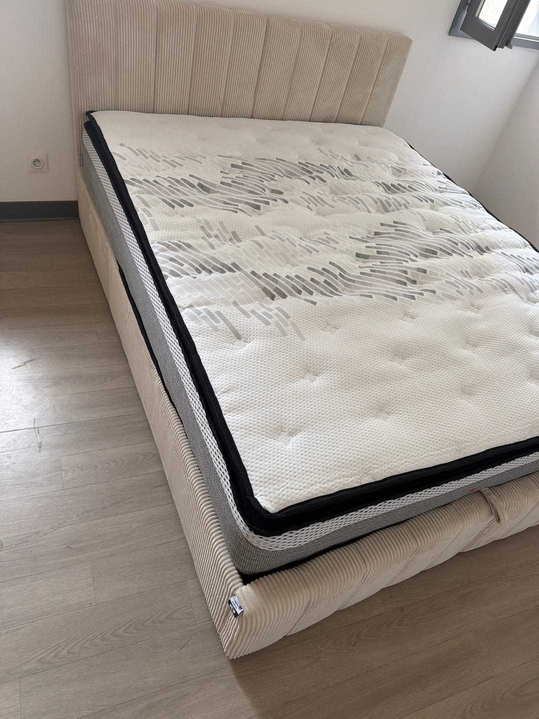 Customer photo review of Matelas avec sur-matelas intégré épaisseur 33CM - EVEREST
