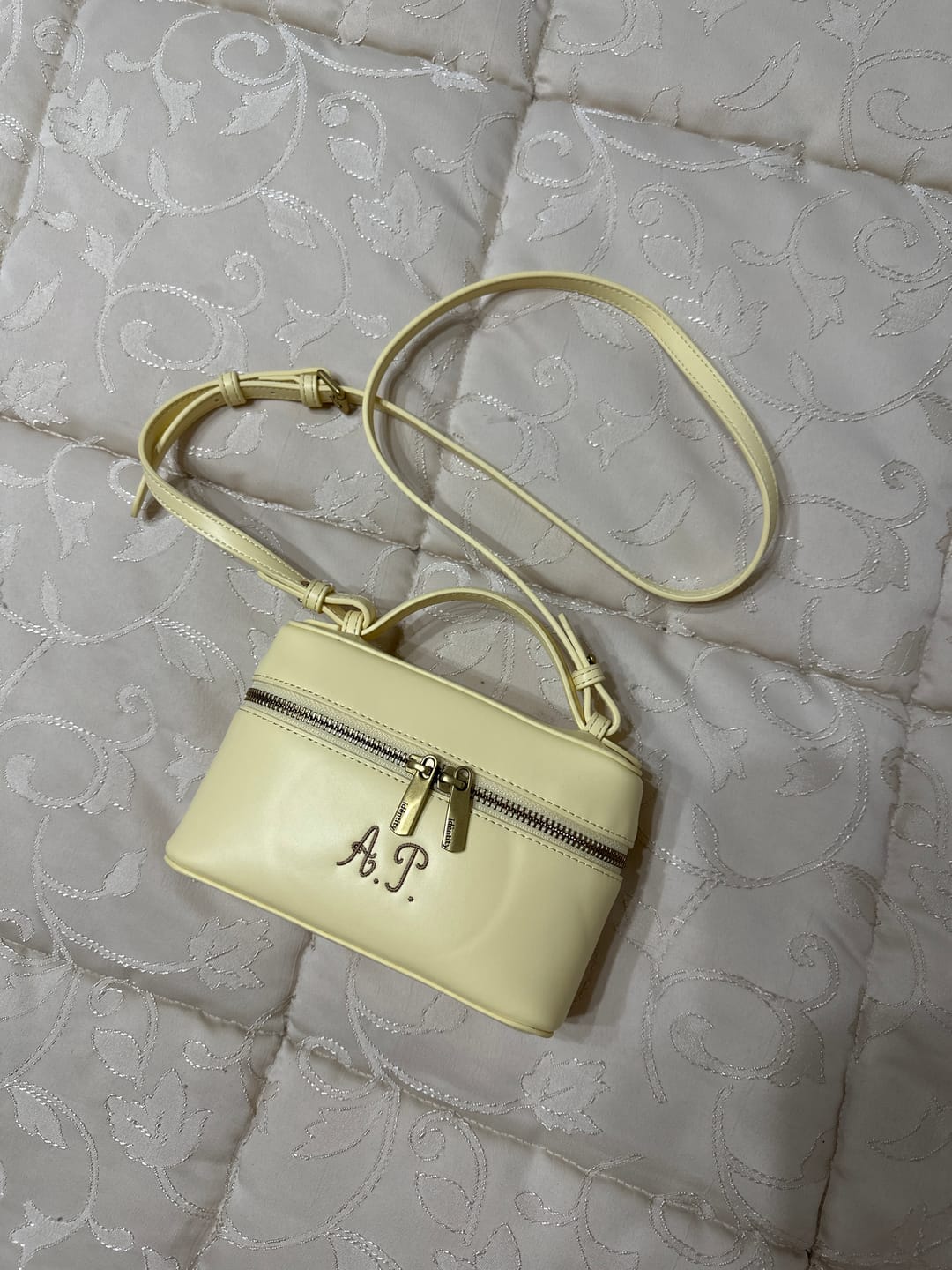 Customer photo review of Borsa Vanity - Burro