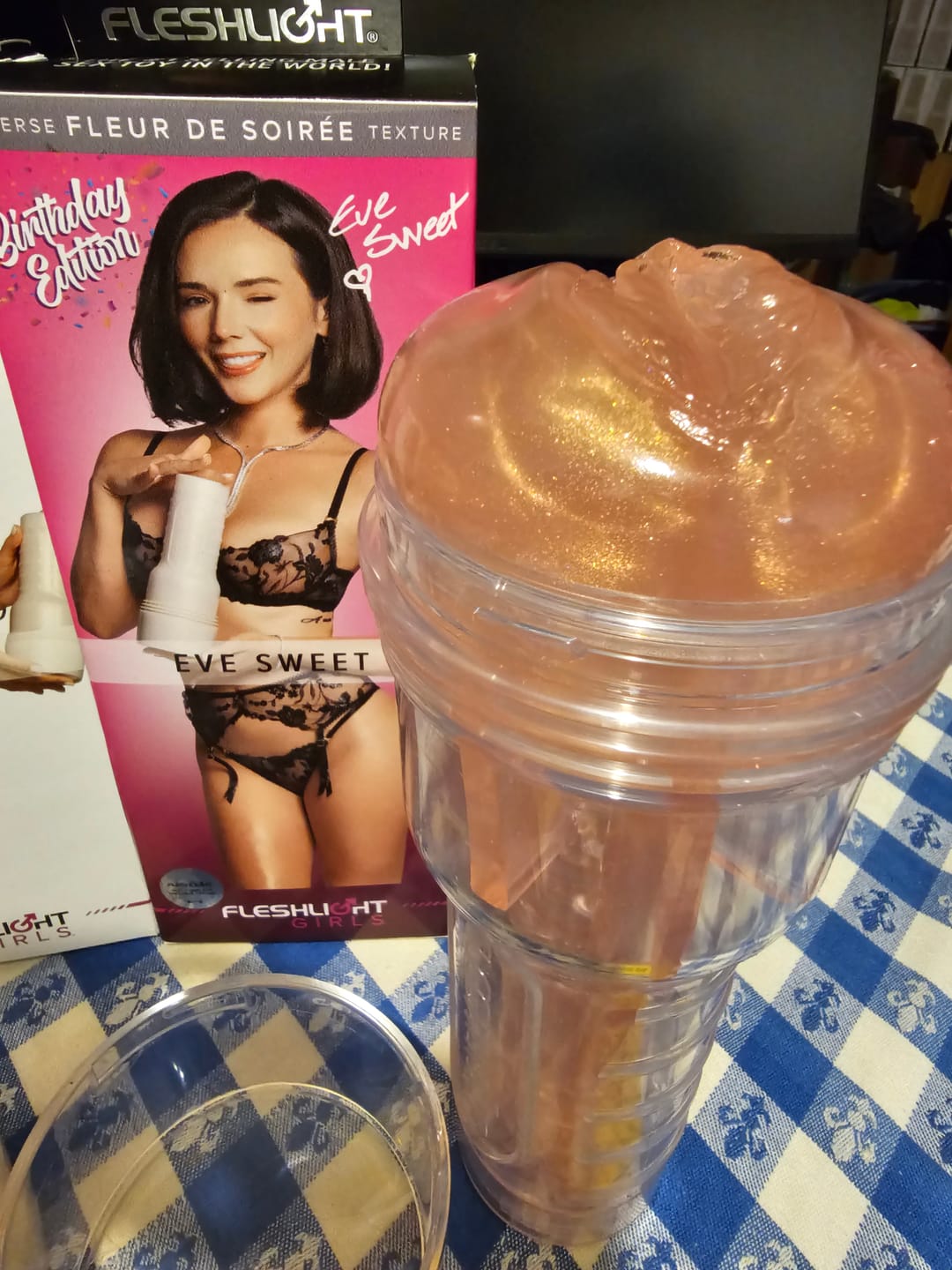 Customer photo review of Eve Sweet Birthday Cake Edition Fleshlight