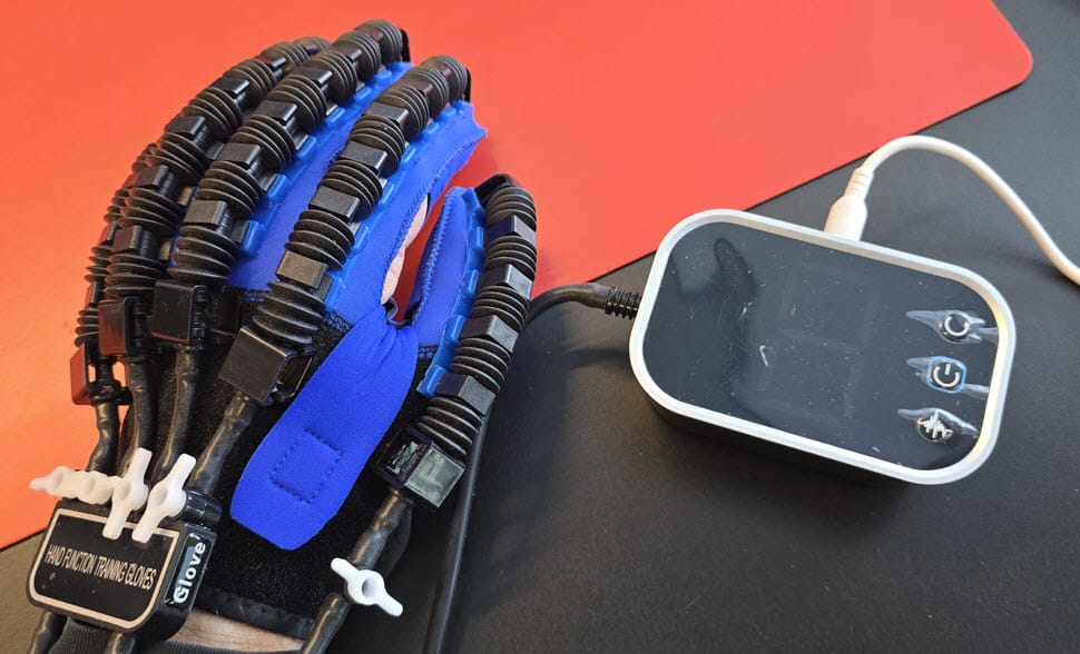 Customer photo review of Robothandske – Genoptræning af hånd og fingre