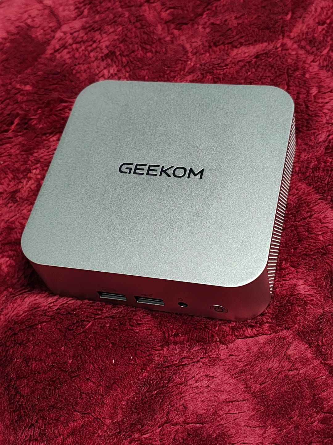 Customer photo review of GEEKOM  A8 ミニPC 2026エディション AMD Ryzen R7-8745HS/8845HS/R9-8945HS