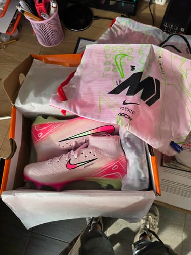 Avis photo d'un client sur Superfly 10 Nike By You FG - Rose