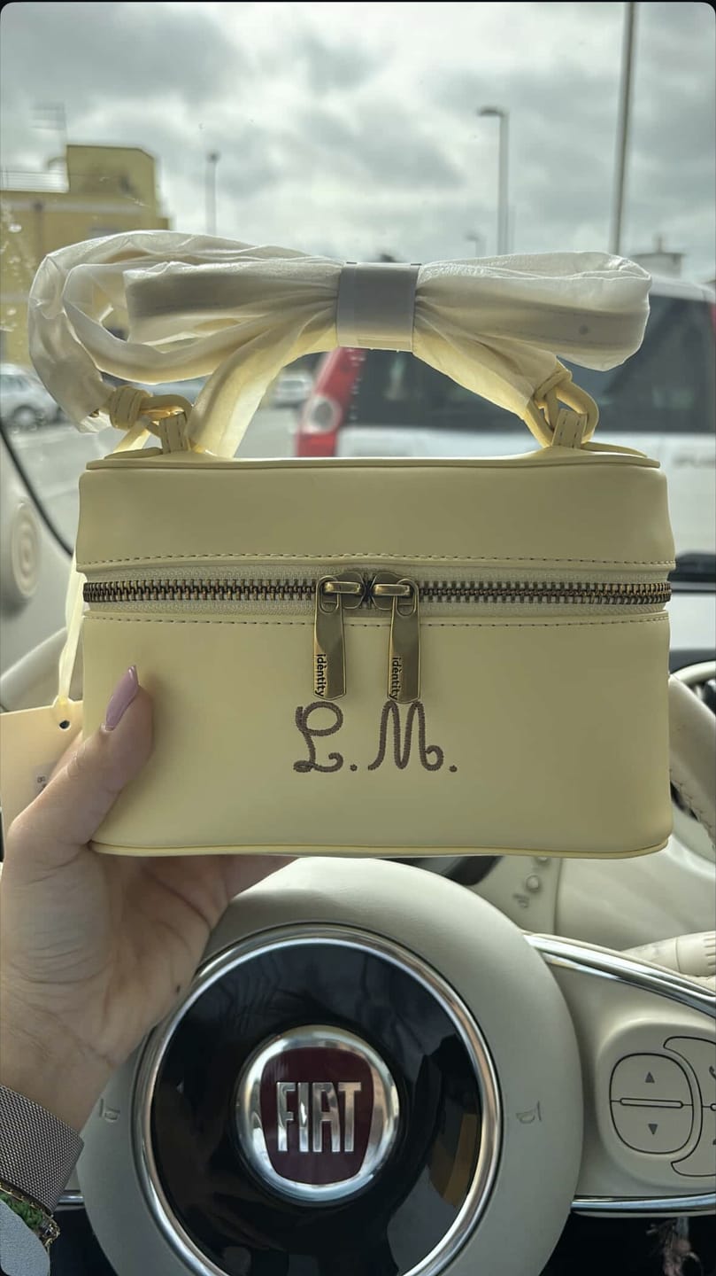 Customer photo review of Borsa Vanity - Burro