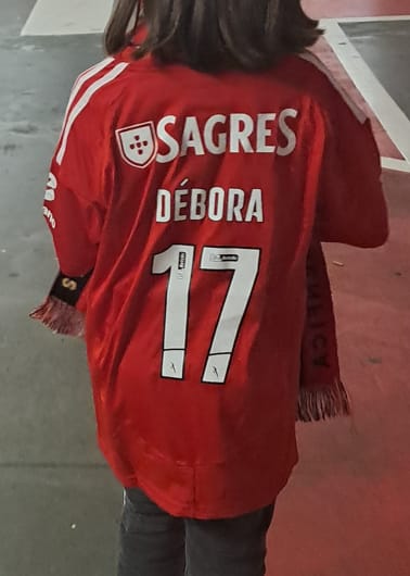 Customer photo review of Kit Infantil Benfica I 24/25 - Vermelho e Branco