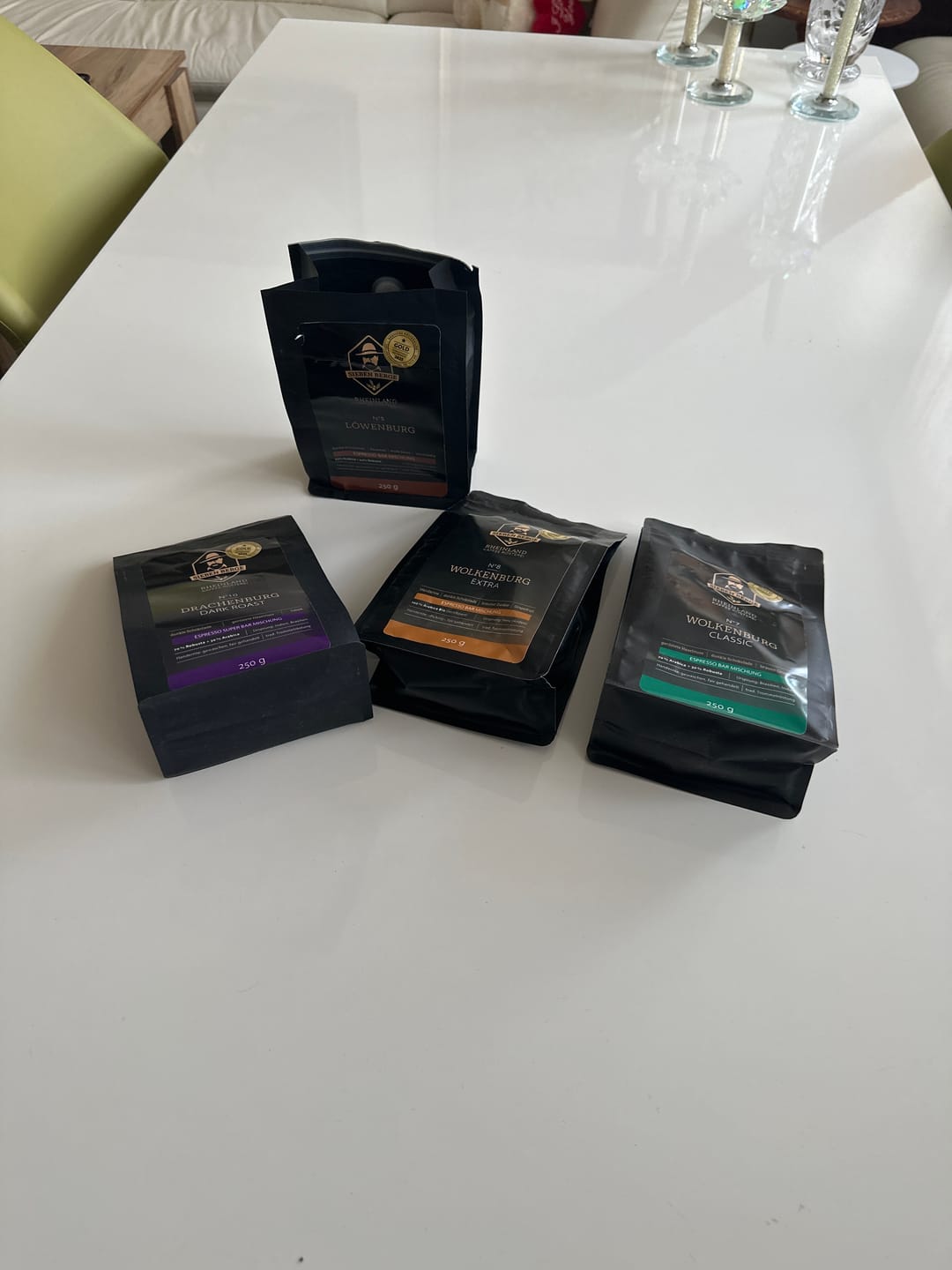 Customer photo review of Entdecke vier einzigartige Röstungen – Espresso Probierpaket 4x 250g