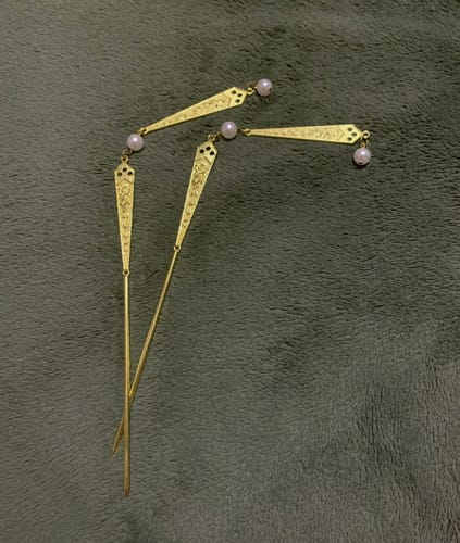 Customer photo review of Bing Di 并蒂 Tang Song Double Tassel Pearl Hairpins Set