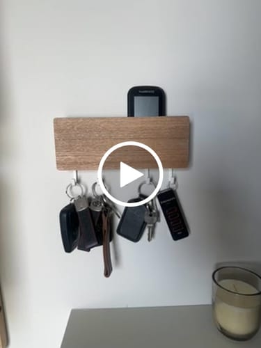 Kundeanmeldelse med video av Magnetisk veggmontert nøkkelholder hvit