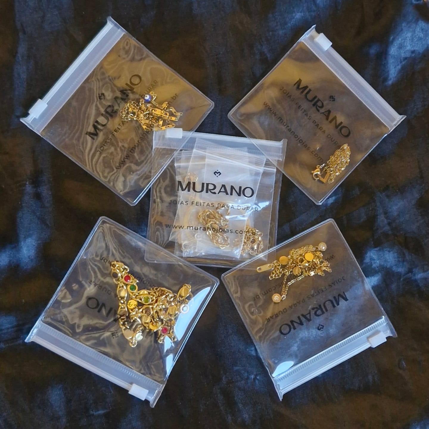 Customer photo review of Colar Chloé Banhado em Ouro 18k