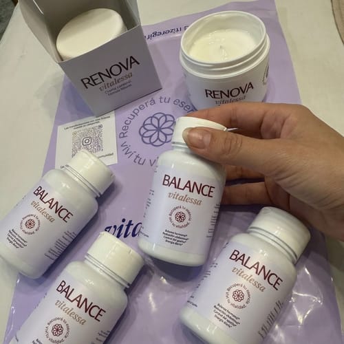 Reseña con foto de un cliente sobre BALANCE - Cápsulas de equilibrio en menopausia