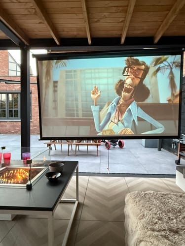 Customer photo review of Strex Beamer - Smart 1080P Full HD Projector - 4K Ondersteuning - WiFi & Bluetooth - Ingebouwde Speakers - Draagbare Mini Beamer Thuisbioscoop - WhaleOS - Inclusief Opbergtas