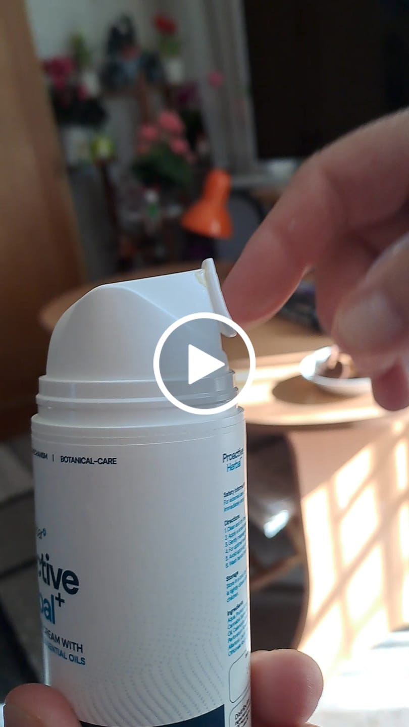 Customer video review of Proactive Herbal+ Speciális Gyógynövény Krém Izmokra, Ízületekre, Talpi Bőnyére