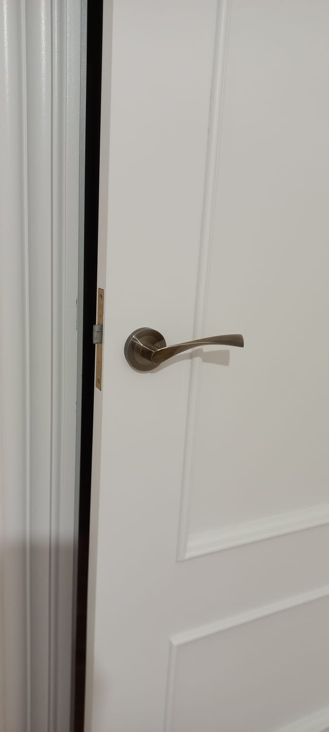 Customer photo review of Manilla modelo 'ola 130C' con Roseta Redonda en acabado cuero para puertas