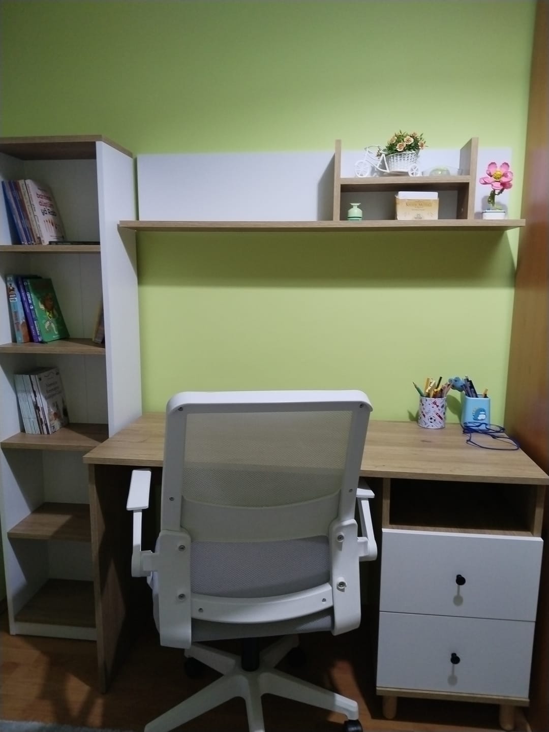 Customer photo review of Rani HA115 Çekmeceli Kitaplıklı Çalışma Ofis Bilgisayar Masası Sepet Ceviz - Beyaz