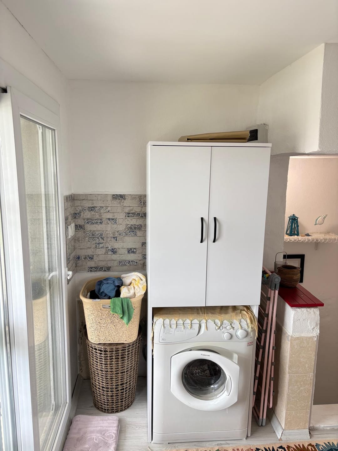 Customer photo review of Rani KD110 Çamaşır Makinesi Dolabı 2 Kapaklı 2 Raflı Banyo Dolabı Beyaz