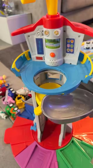 Customer photo review of Auto Rennbahn Spielset Kinder | Fahrzeuge mit Rutschbahn