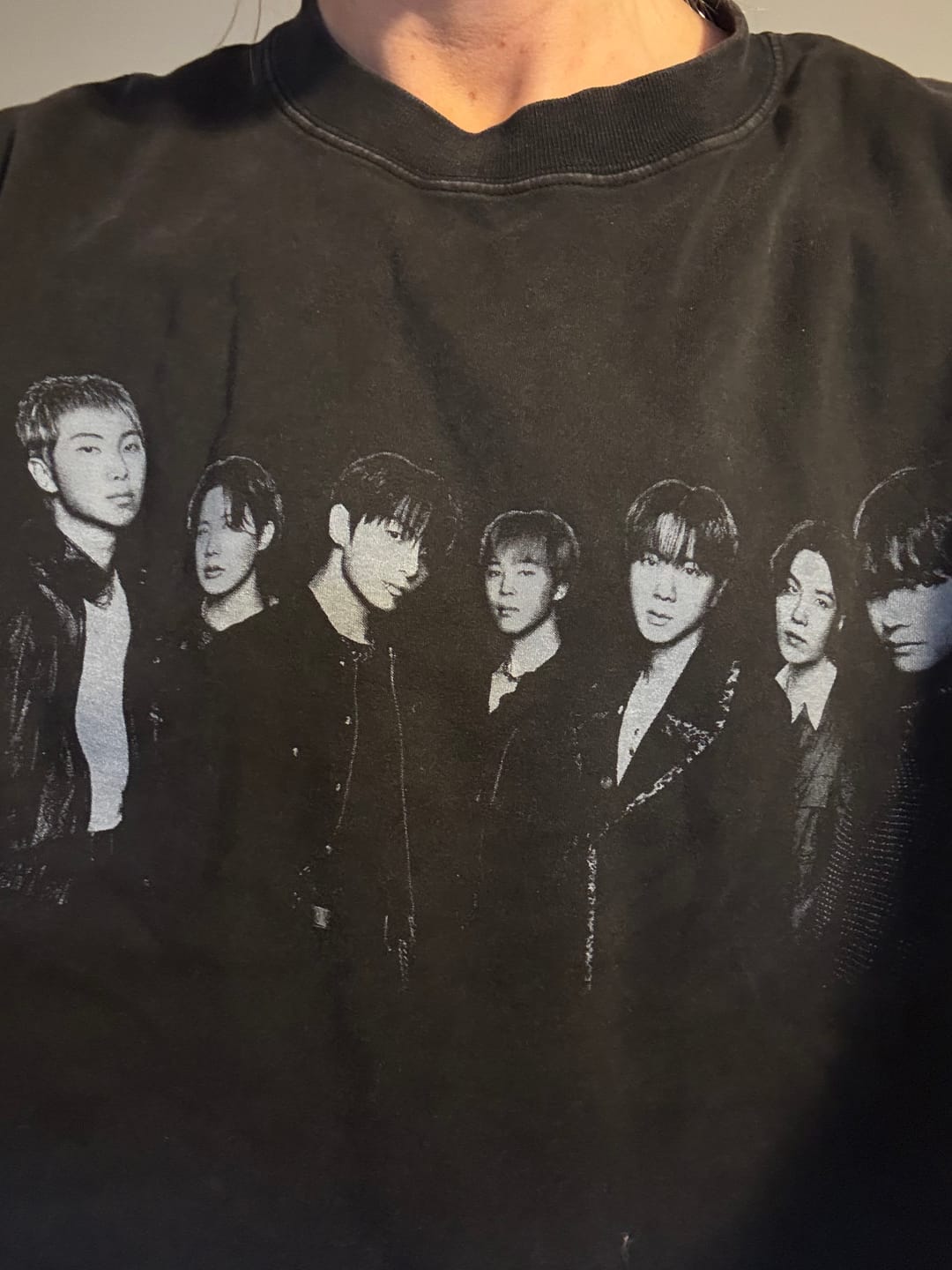 Customer photo review of BTS - ARIRANG WORLD TOUR OFFICIAL MD S/S PHOTO T-SHIRT (BLACK)