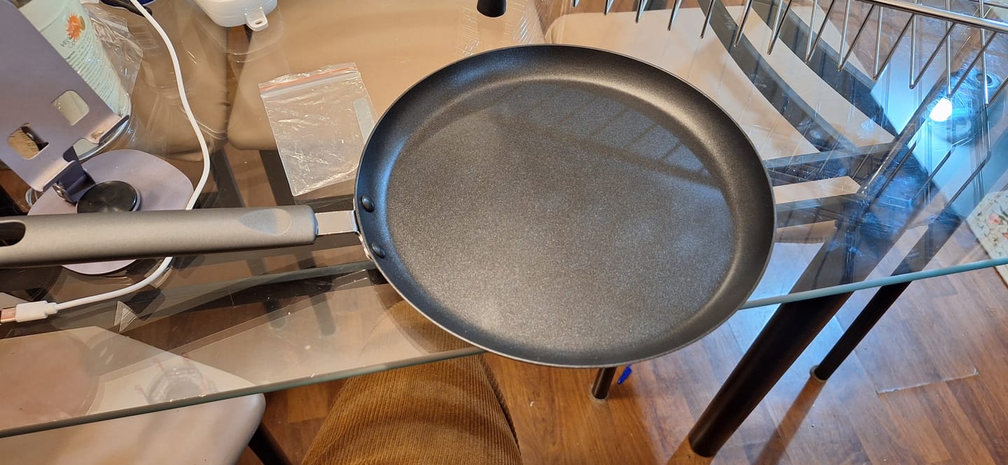 Customer photo review of Sartén Panquequera Aluminio Antiadherente 25cm Roja Wens