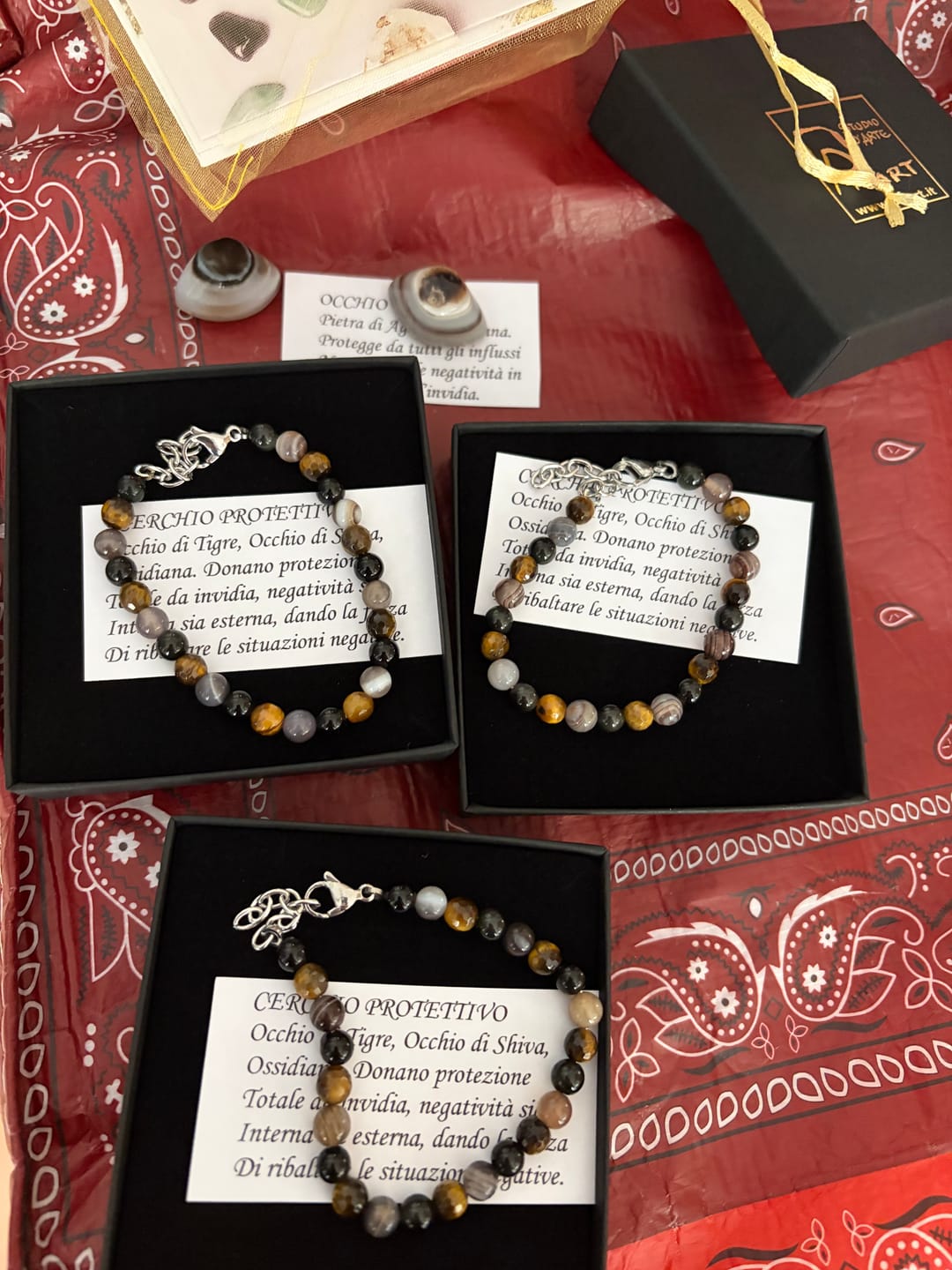 Customer photo review of Bracciale Cerchio Protettivo - Occhio di Shiva, Ossidiana, Occhio di Tigre - LIMITED EDITION