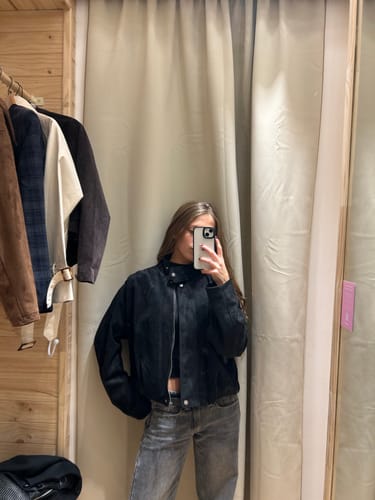 Customer photo review of Chaqueta Bomber Suede Black