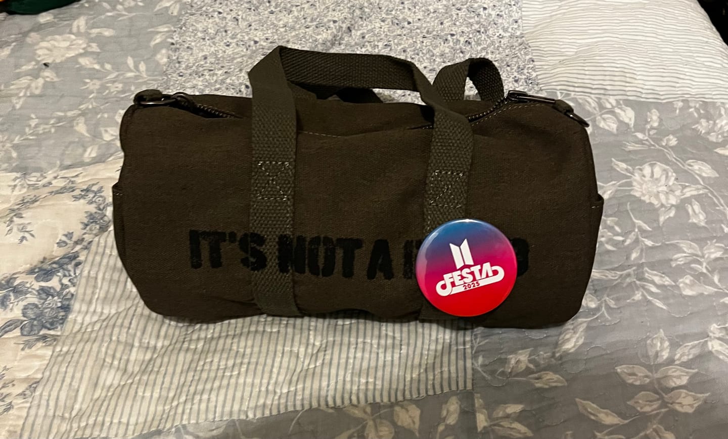 Customer photo review of BTS - ARIRANG WORLD TOUR OFFICIAL MD OFFICIAL LIGHT STICK BAG