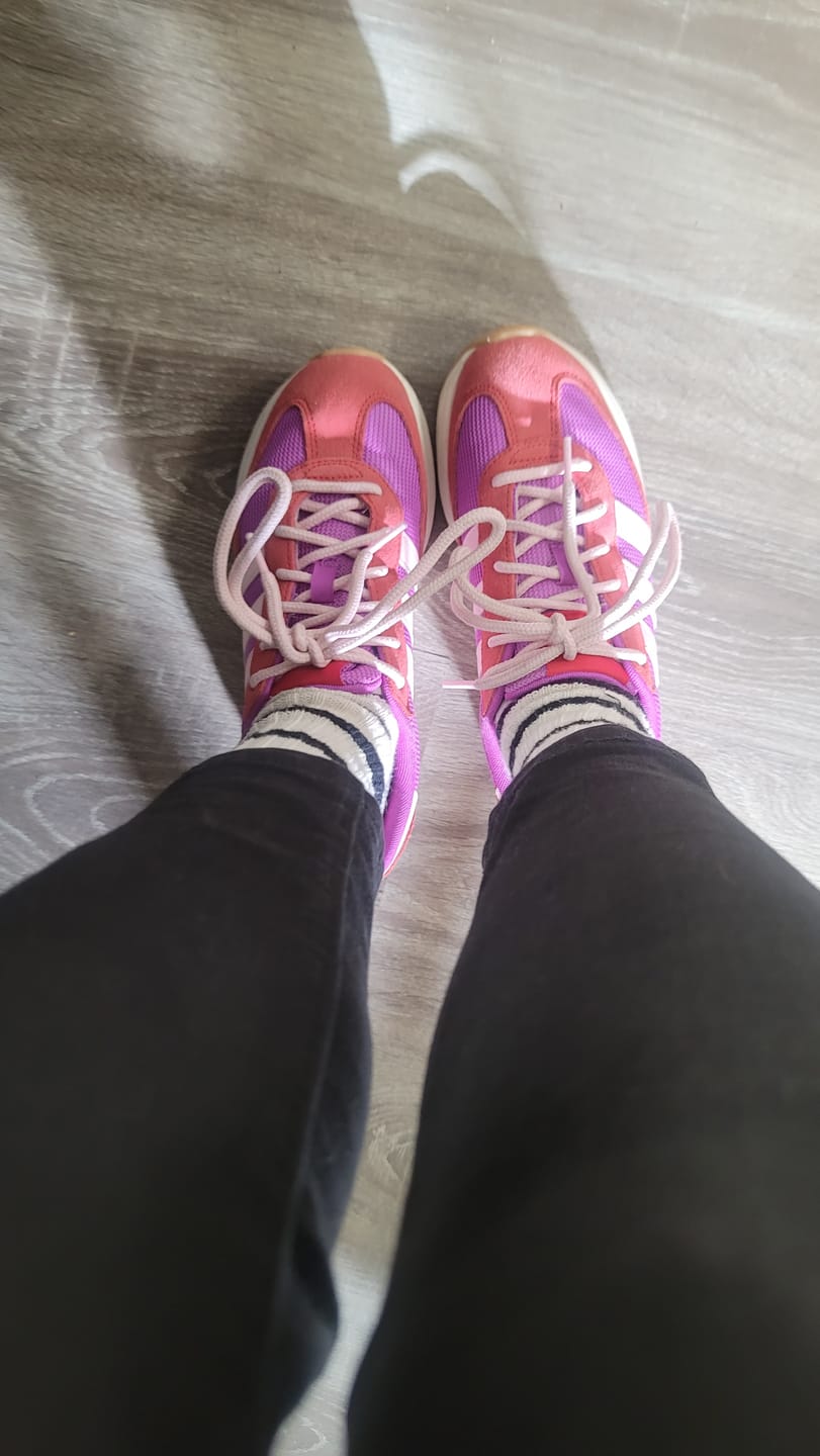 Customer photo review of Zapatillas Adidas Run 70S 2.0 Mujer Rojo