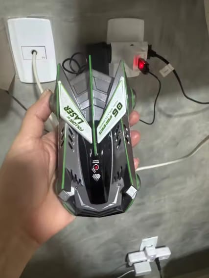 Customer photo review of RC Wandkletter Auto Kinder | Ferngesteuertes Laser Fahrzeug