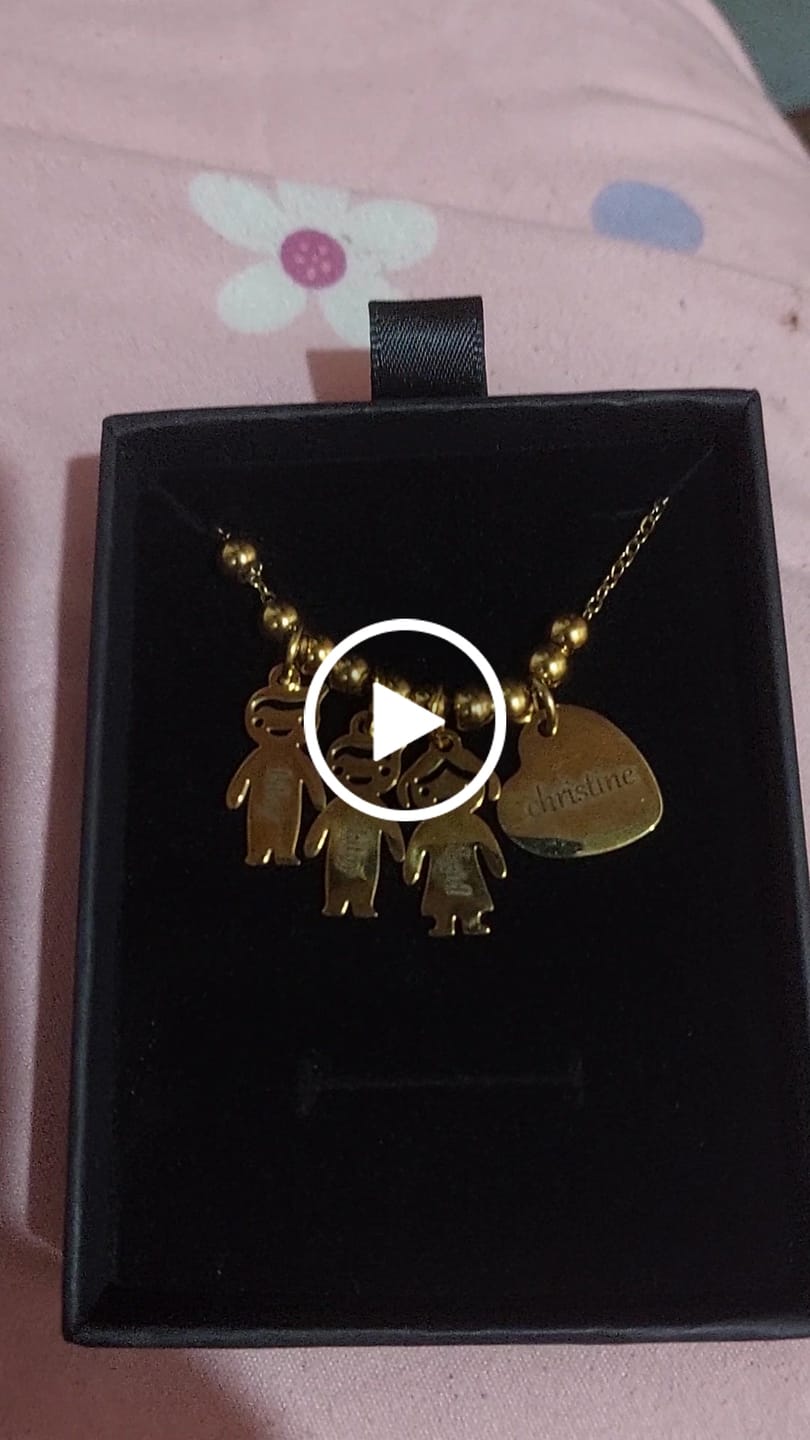 Customer video review of Script-MT Name Necklace