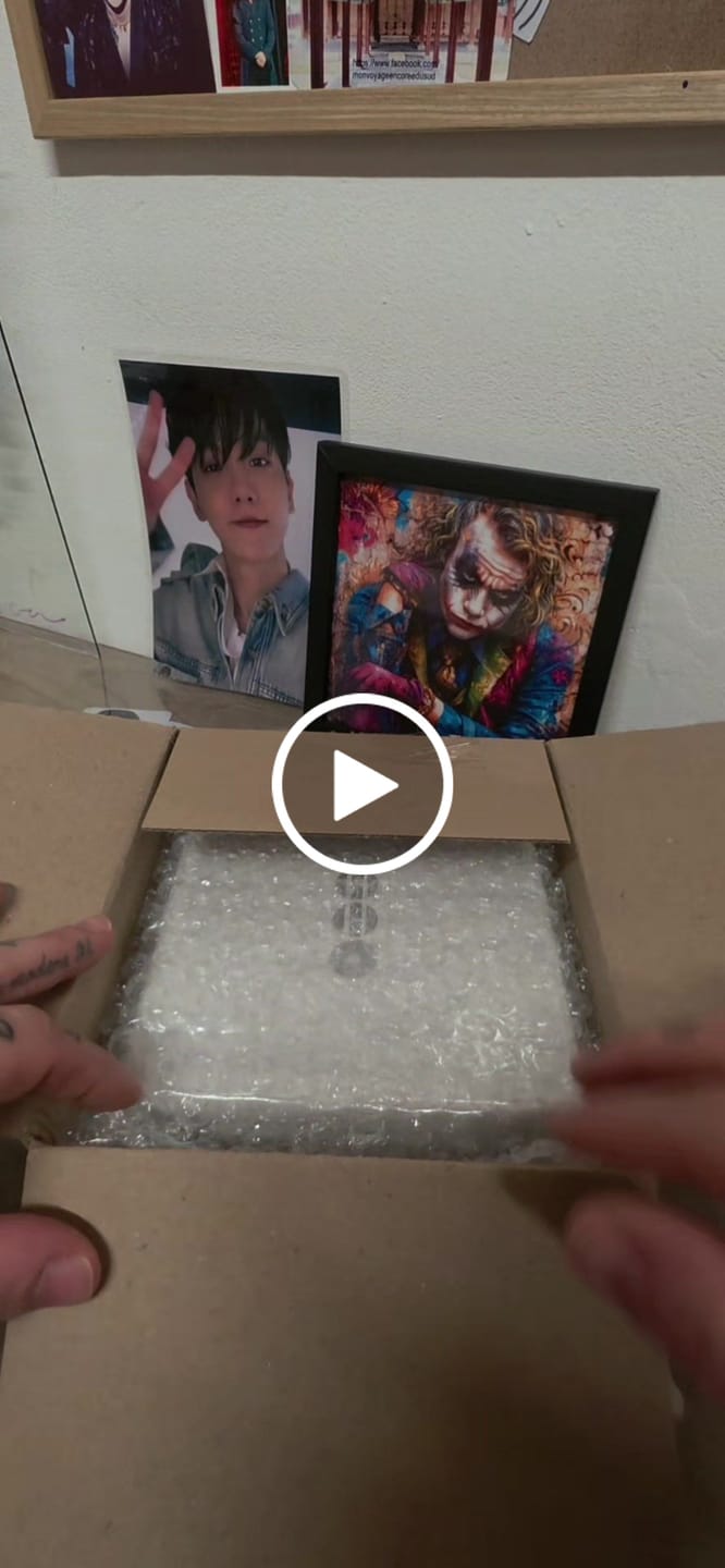 Customer video review of BTS - BTS X MU:DS ARIRANG COLLABORATION OFFICIAL MD CARD HOLDER (BLACK)