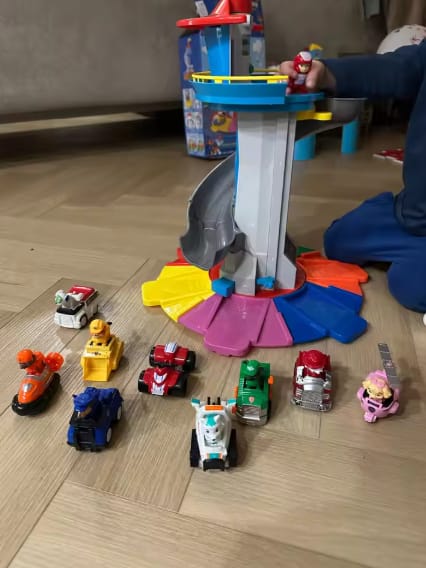 Customer photo review of Auto Rennbahn Spielset Kinder | Fahrzeuge mit Rutschbahn
