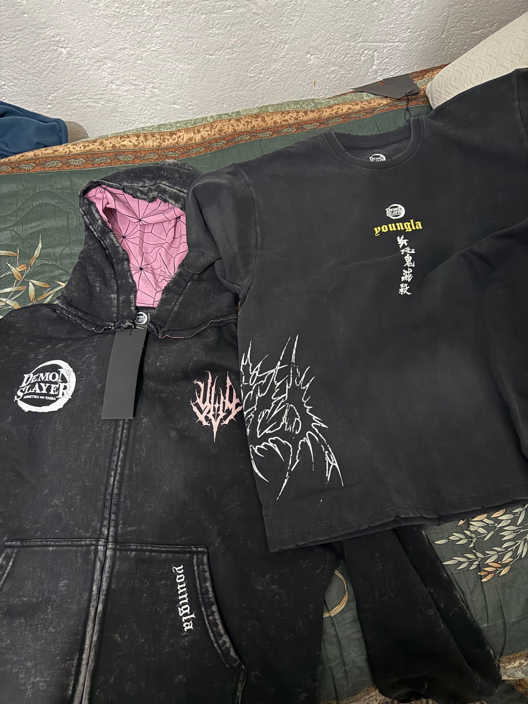Customer photo review of 5195 - Demon Slayer: Kimetsu no Yaiba - Zip-ups