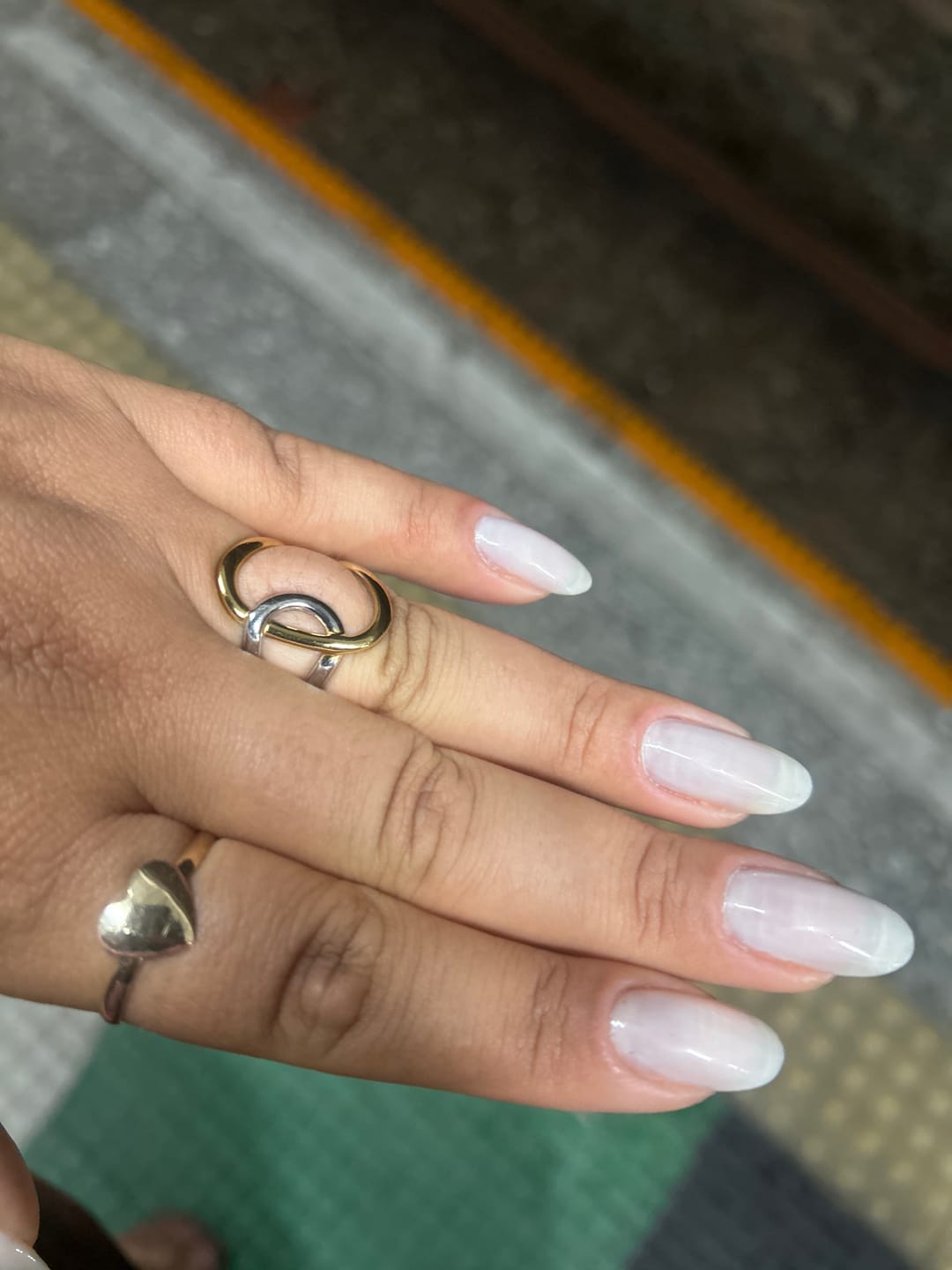 Customer photo review of Anel Laços de Luz Ajustável com Mix de Banhos Dourado e Prata
