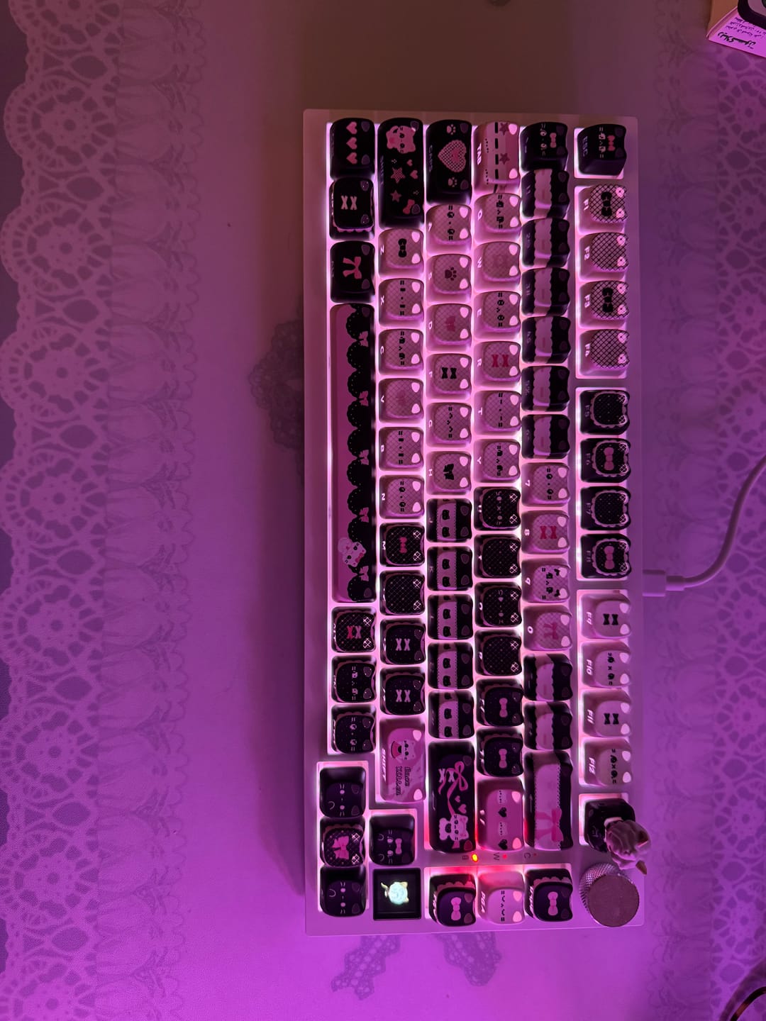 Customer photo review of KiiBOOM Pink Meow / Meow Bow Keycap Set