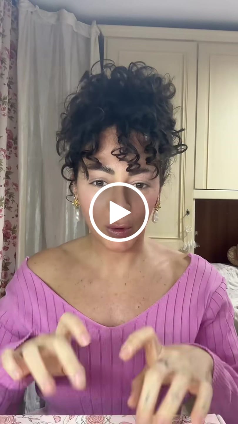 Customer video review of P. Louise Coloured Base