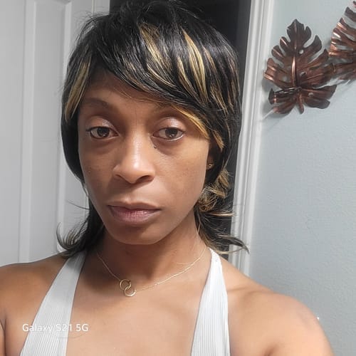 Customer photo review of Luvwin Pixie Cut Wigs Highlight Color With Bang Short Hair