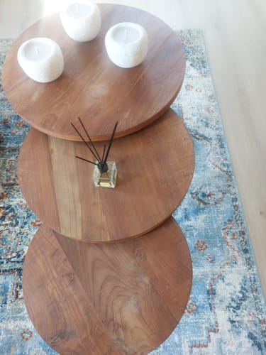 Recensent deelt een sfeerfoto van een geurverspreider bij de review voor de Luxe Toilettas.