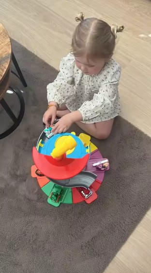 Customer photo review of Auto Rennbahn Spielset Kinder | Fahrzeuge mit Rutschbahn