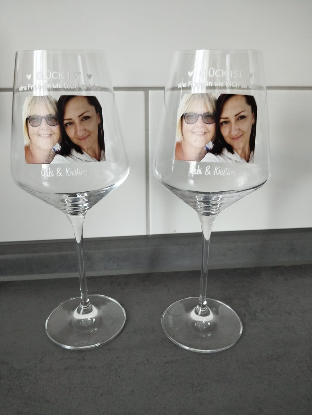 Customer photo review of Besties - Bedrucktes Weinglas mit Foto für beste Freundinnen