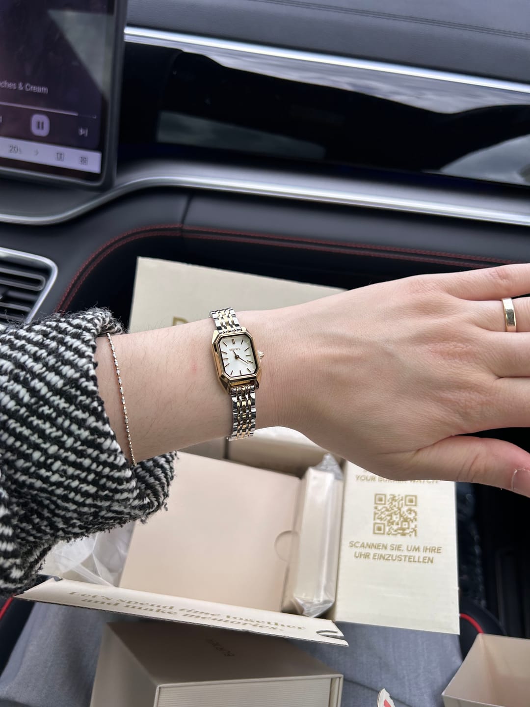 Customer photo review of Isabell Petite Gold Silver
