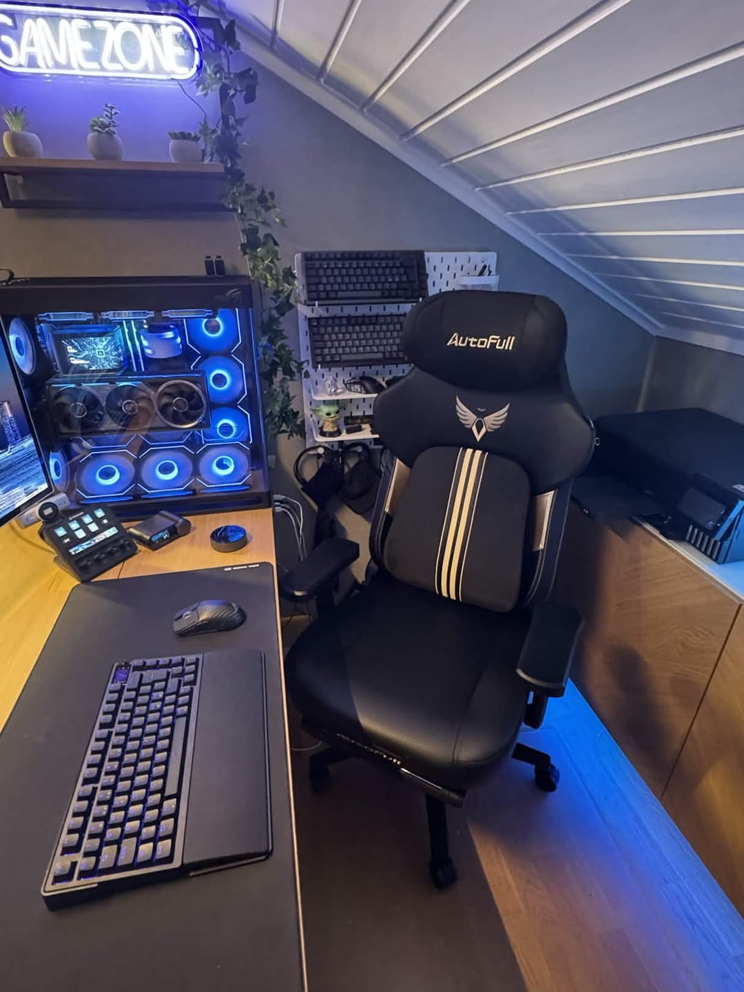 Customer photo review of AutoFull M6 Ultra+ 2.0 Shiatsu Massage Gaming Chair [New & Upgraded]