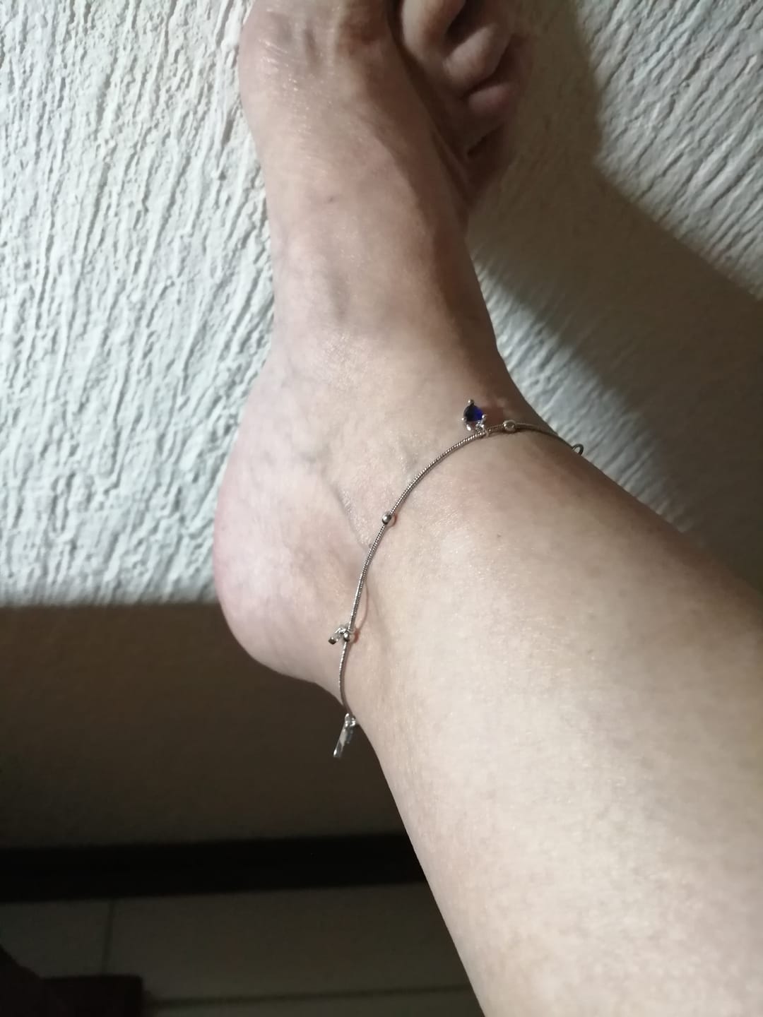 Customer photo review of Tobillera Colgantes Azules