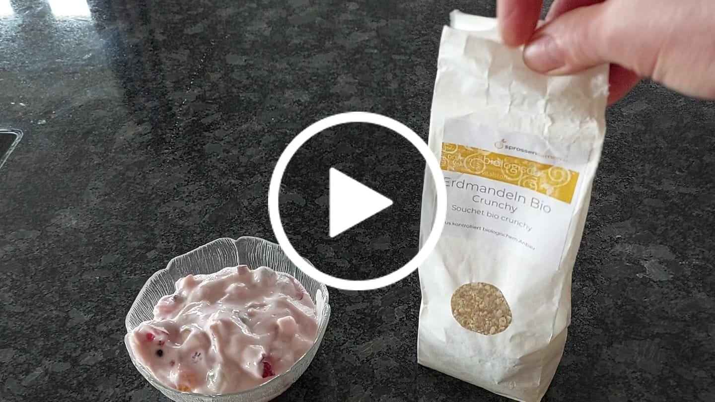 Customer video review of Erdmandeln Crunchy Bio 350g