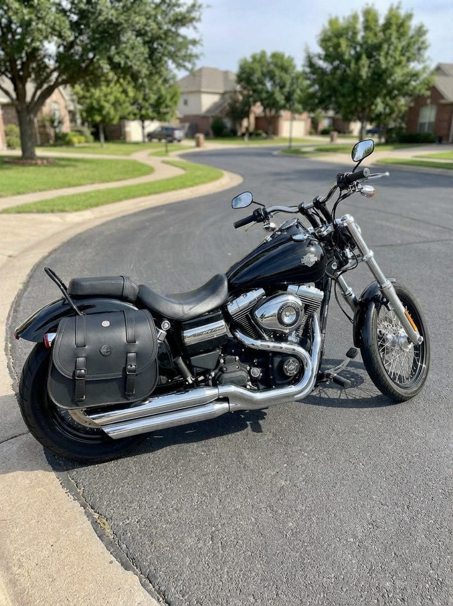 Customer photo review of 30L - Wraith Large Quick-Mount Shock Cutout Leather Saddlebags For Harley Dyna Wide Glide FXDWG/I