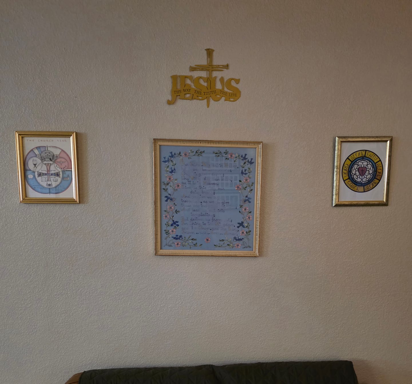 Customer photo review of Christianartworkshop Faithful Jesus & Cross Design Metal Wall Decor Home Decoration