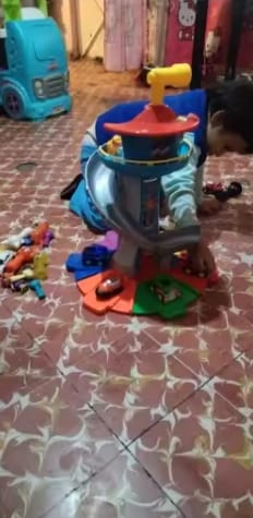 Customer photo review of Auto Rennbahn Spielset Kinder | Fahrzeuge mit Rutschbahn